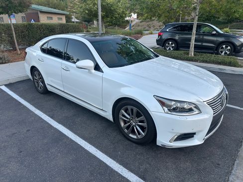Used 2013 Lexus LS 460 w/ Comfort Pkg RWD image 4