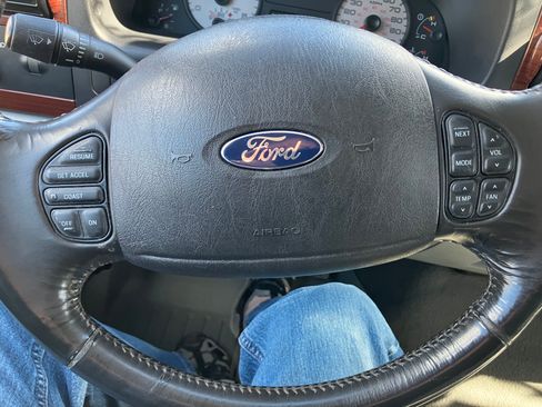 Used 2005 Ford F350 Lariat image 15