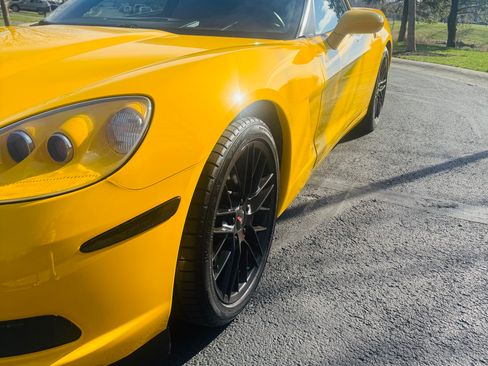 Used 2005 Chevrolet Corvette Coupe w/ Preferred Equipment Group image 4