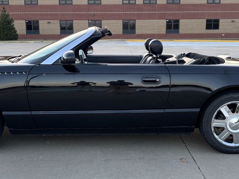 Used 2004 Ford Thunderbird RWD image 2