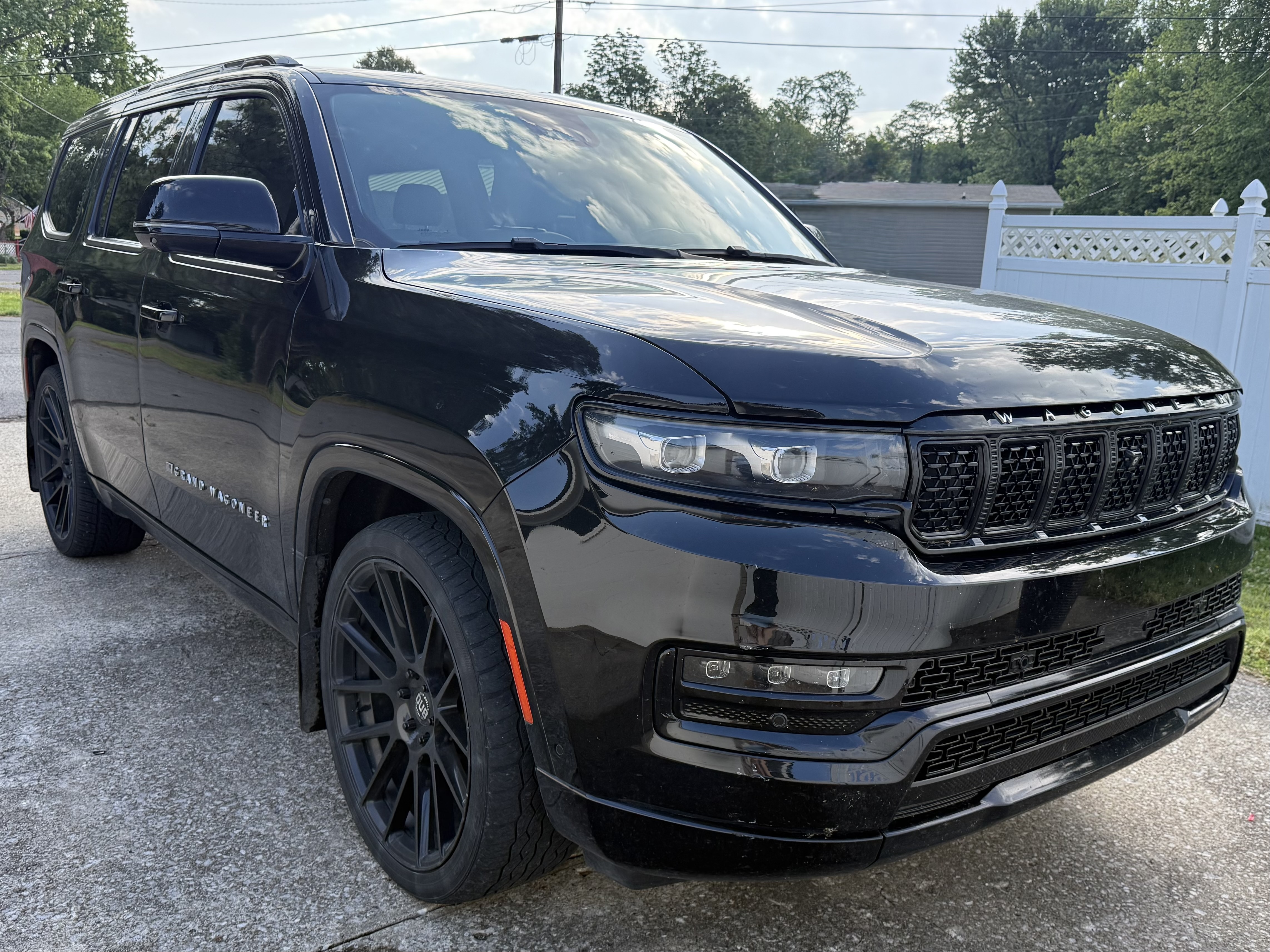 Used 2022 Jeep Grand Wagoneer Series I AWD/4WD image 1
