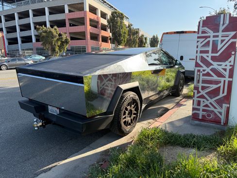 Used 2024 Tesla Cybertruck AWD Crew Cab image 5