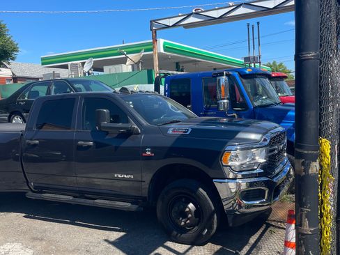Used 2020 RAM 3500 Tradesman w/ Chrome Appearance Group AWD/4WD image 14