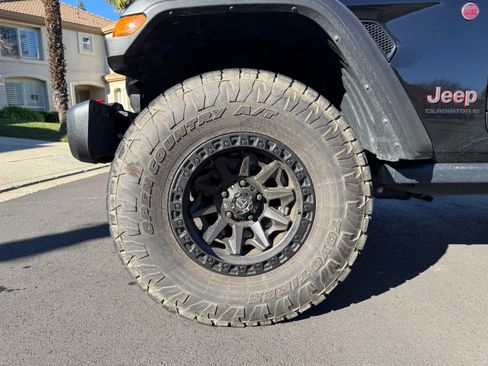 Used 2024 Jeep Gladiator Rubicon w/ Technology Group image 12