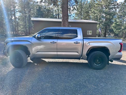 Used 2023 Toyota Tundra Platinum image 2