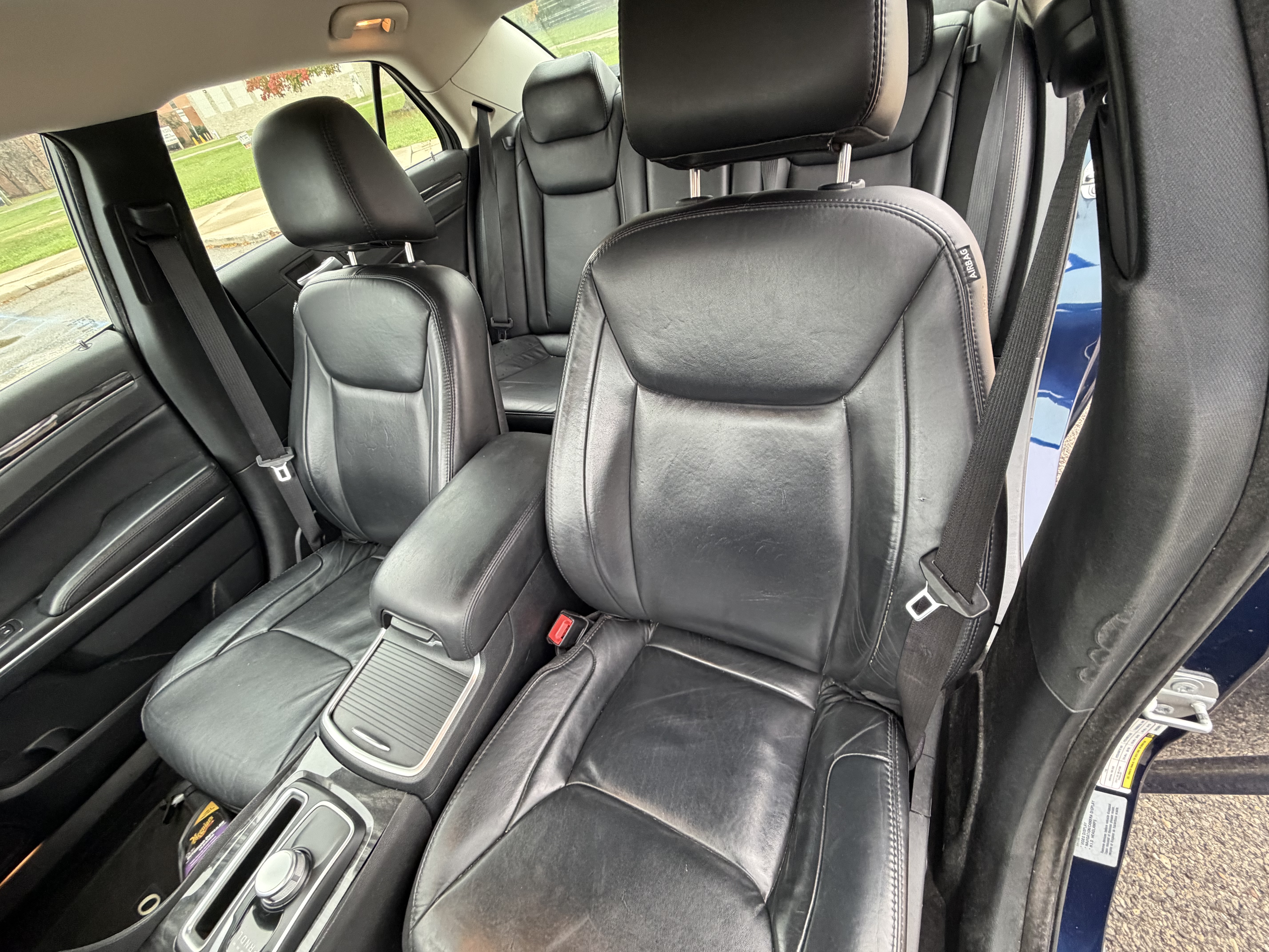 Used 2017 Chrysler 300 Limited RWD image 10