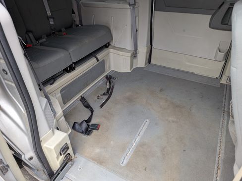 Used 2009 Chrysler Town & Country LX w/ PWR Convenience Group image 1