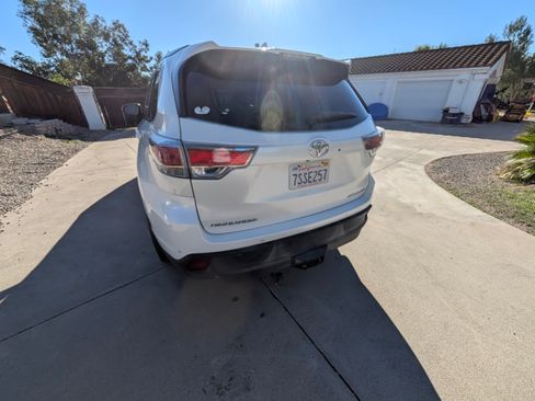 Used 2016 Toyota Highlander Limited image 2