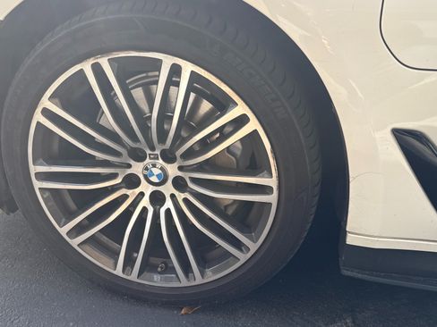 Used 2019 BMW 530e w/ M Sport Package image 25