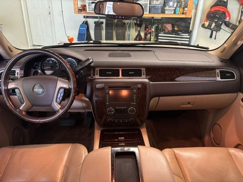 Used 2011 GMC Yukon XL Denali AWD/4WD image 13
