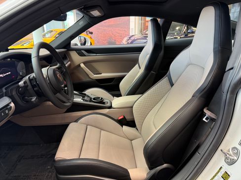 Used 2025 Porsche 911 Carrera image 21