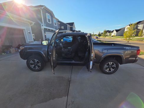 Used 2016 Toyota Tacoma TRD Sport w/ Towing Package image 6