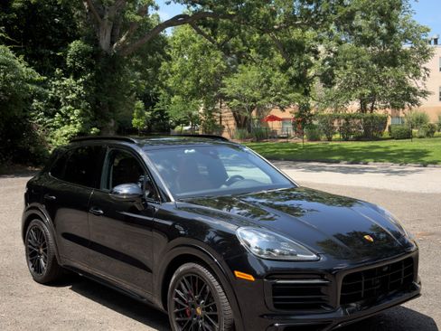 Used 2021 Porsche Cayenne GTS AWD/4WD image 17