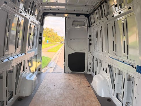 Used 2021 Mercedes-Benz Sprinter 2500 w/ Premium Package image 6