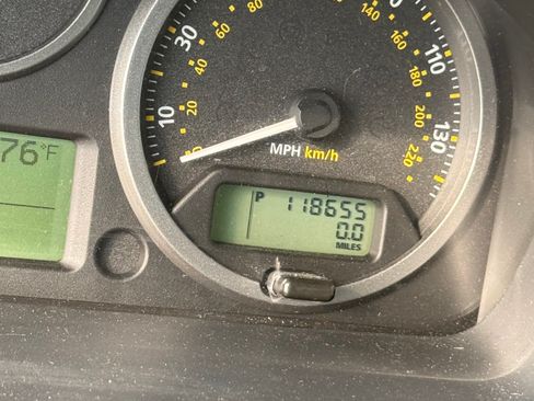 Used 2010 Land Rover LR2 HSE image 4