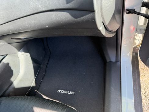 Used 2018 Nissan Rogue SV AWD/4WD image 8