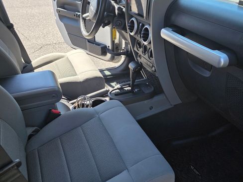 Used 2009 Jeep Wrangler Unlimited Sahara w/ Dual Top Group image 9