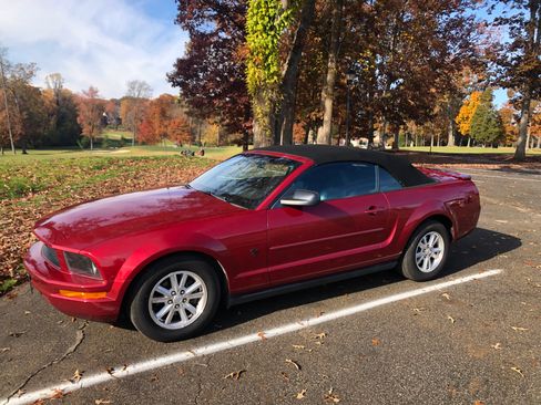 Used 2007 Ford Mustang Premium image 4