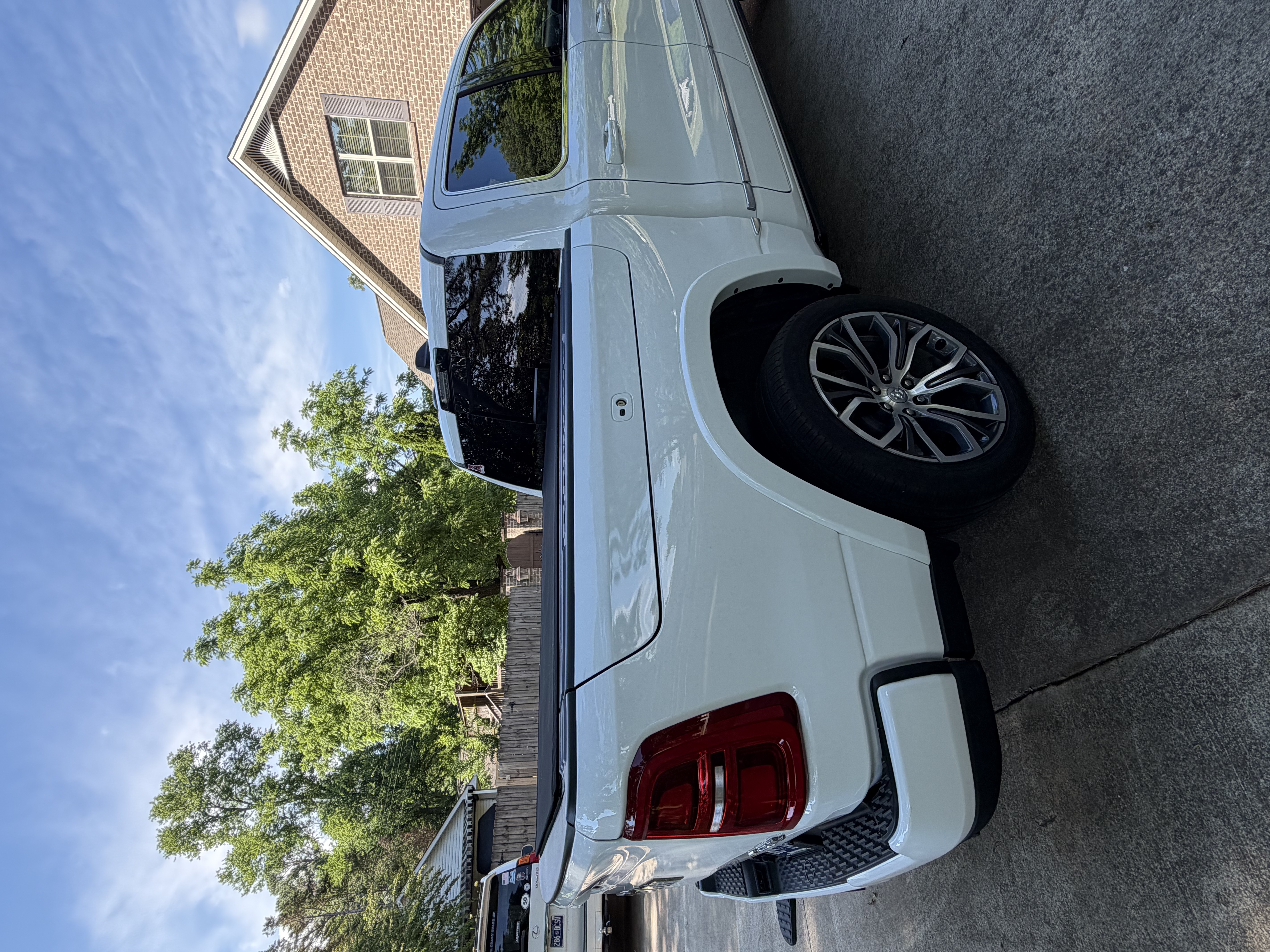 Used 2025 RAM 1500 Tungsten AWD/4WD image 10