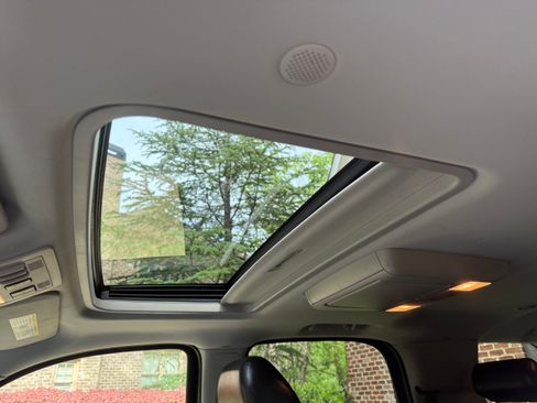 Used 2009 Cadillac Escalade 2WD image 10