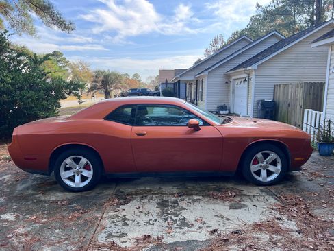 Used 2011 Dodge Challenger Coupe 2D image 5
