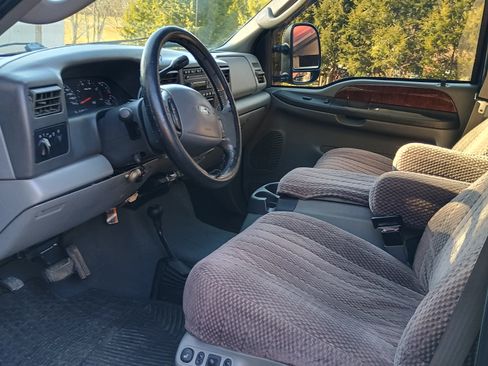 Used 2004 Ford F350 Lariat image 12