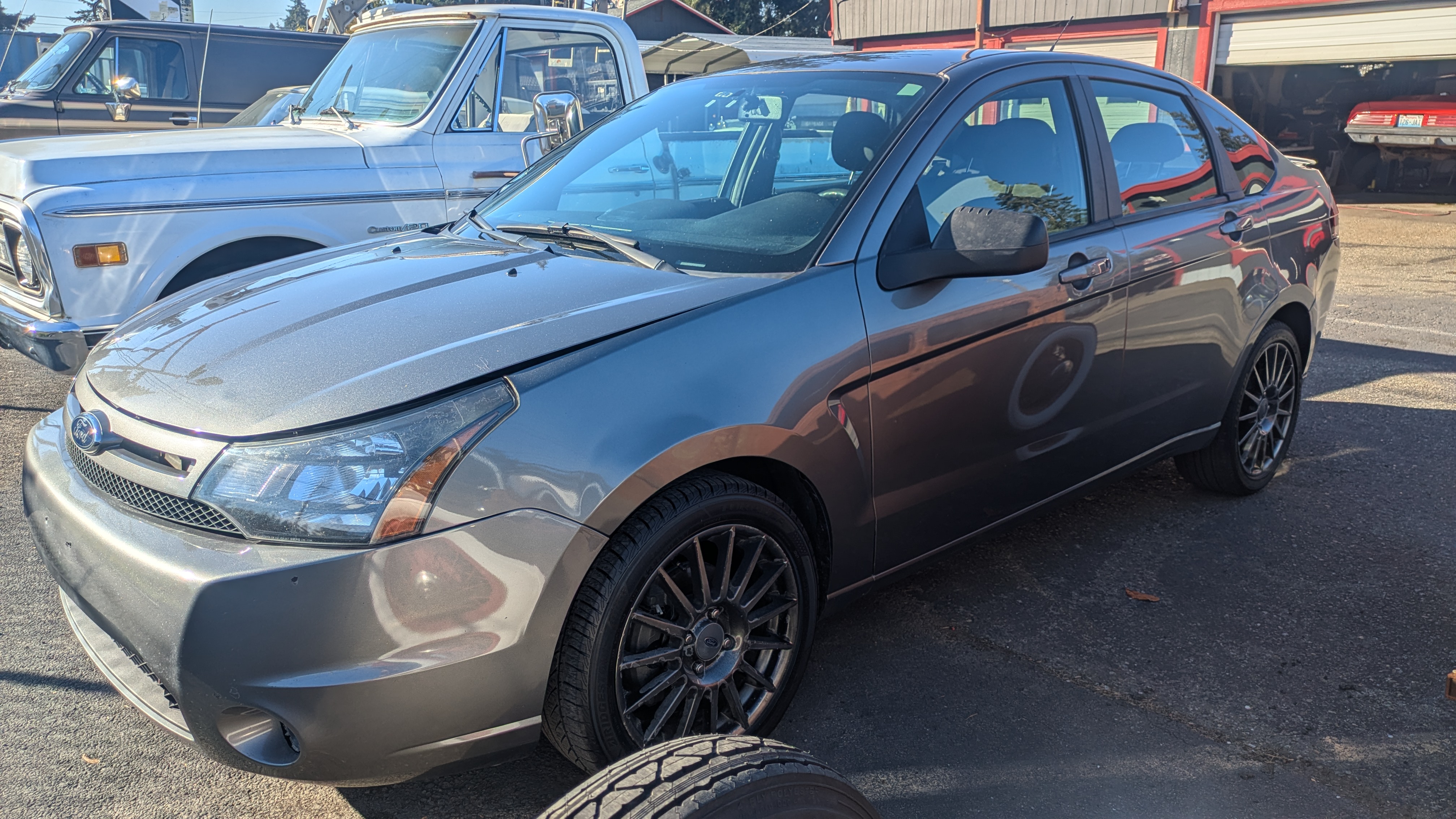 Used 2010 Ford Focus SES FWD image 2