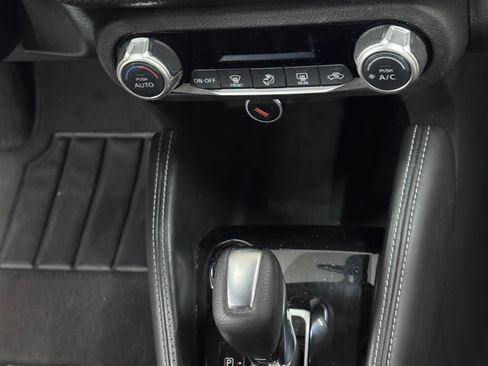 Used 2020 Nissan Kicks SV FWD image 11