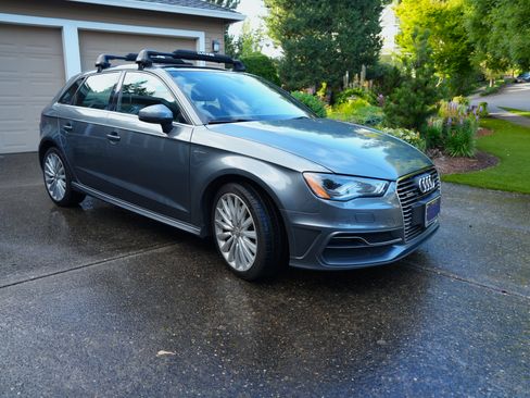 Used 2016 Audi A3 e-tron Prestige FWD image 4