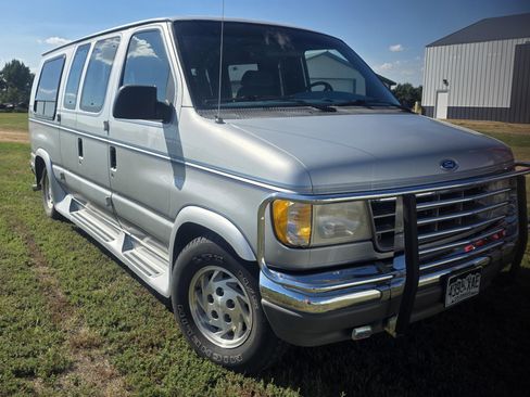 Used 1993 Ford E-150 and Econoline 150 image 5