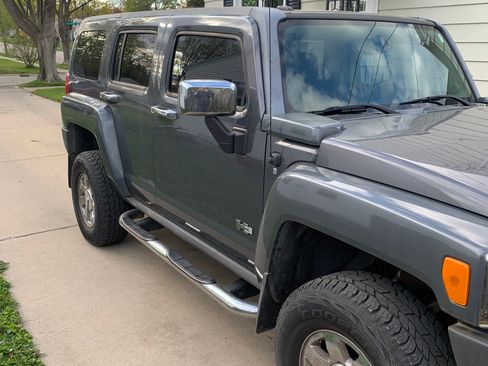 Used 2008 HUMMER H3 w/ Chrome Appearance Package AWD/4WD image 4