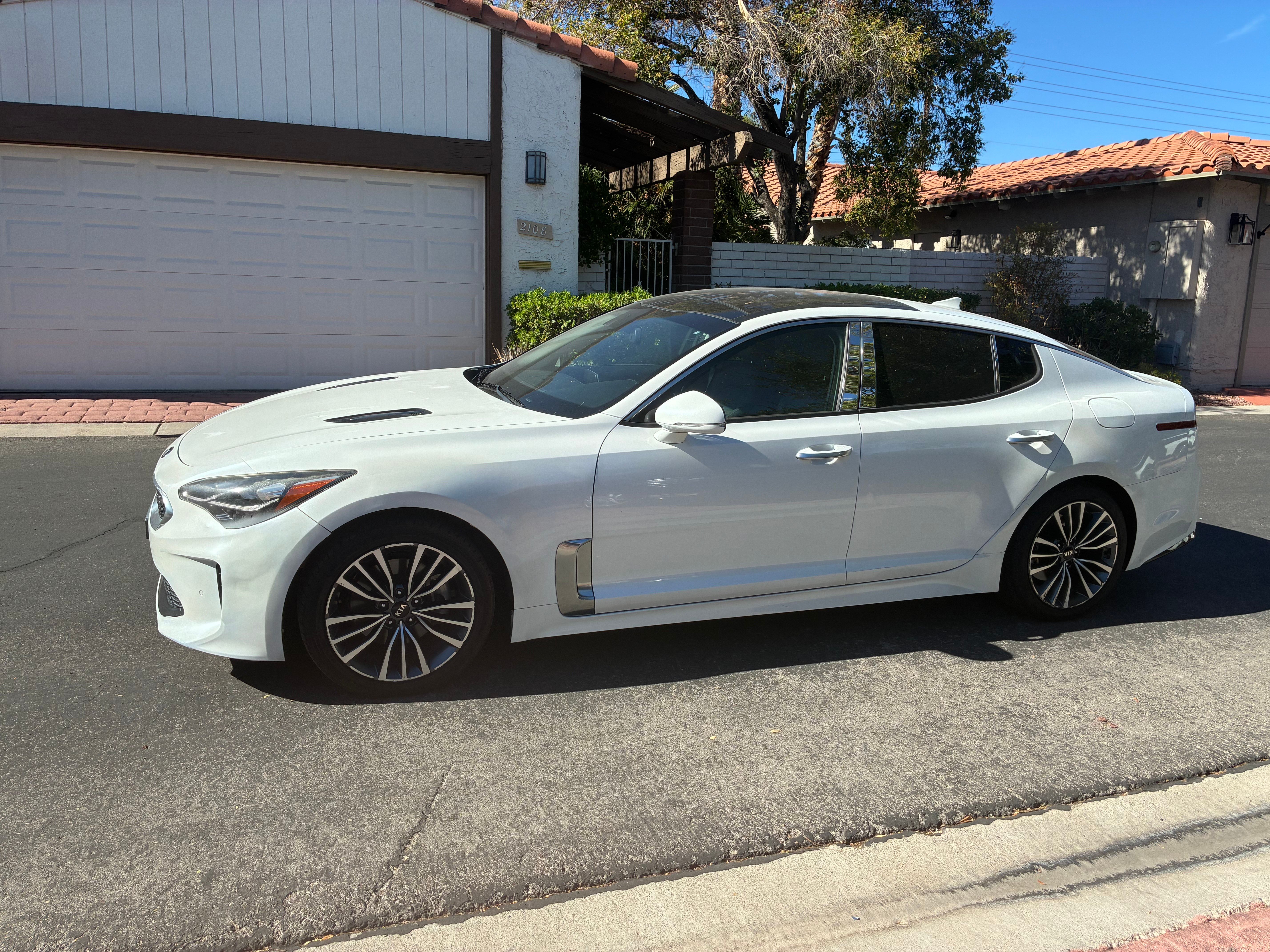 Used 2018 Kia Stinger Premium RWD image 2