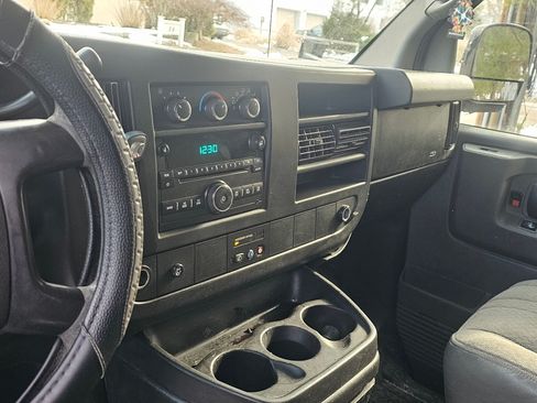 Used 2011 Chevrolet Express 1500 LT w/ LT Preferred Equipment Group image 4