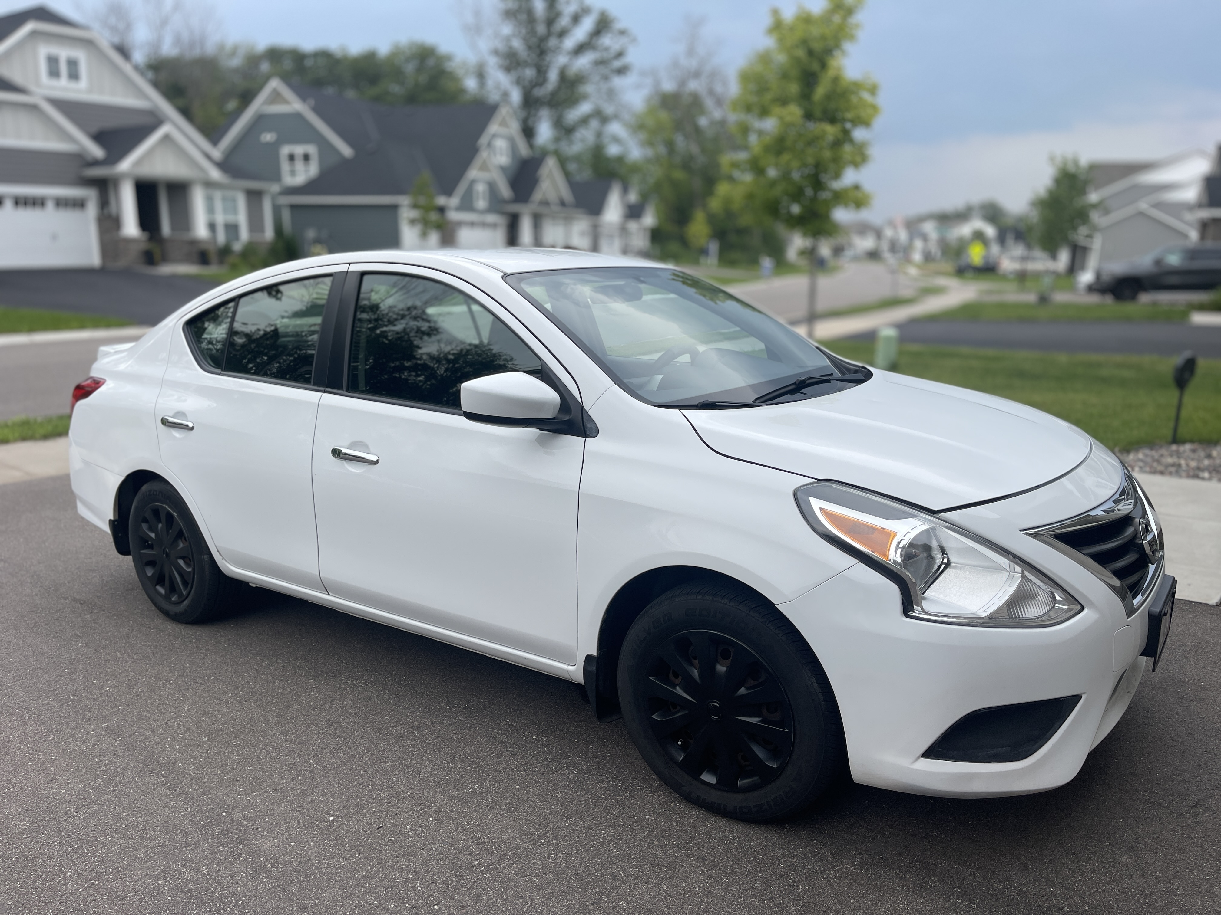 Used 2015 Nissan Versa SV FWD image 2