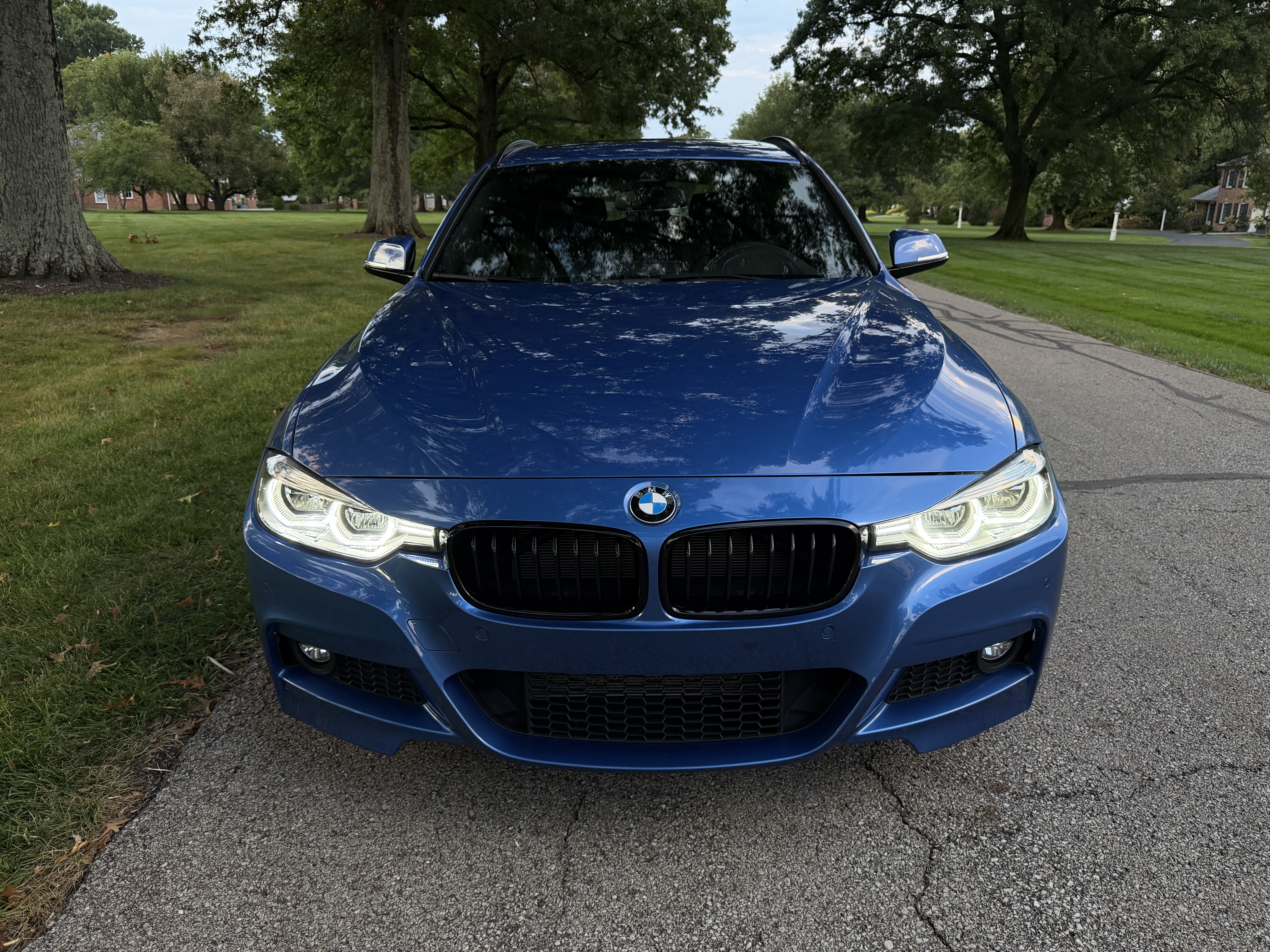 Used 2018 BMW 330i xDrive Wagon AWD/4WD image 12