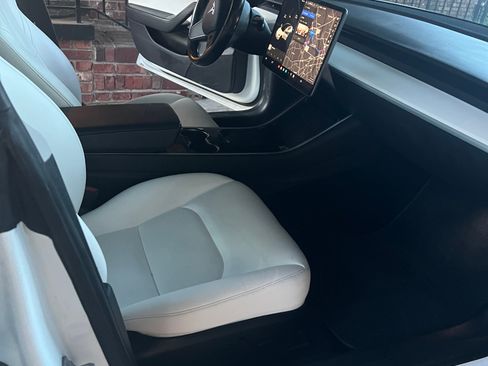 Used 2019 Tesla Model 3 Long Range RWD image 4