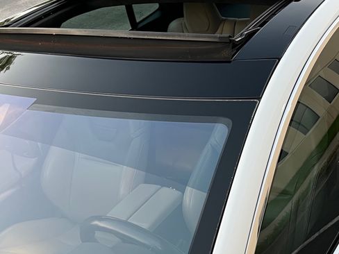 Used 2015 Tesla Model S 70D image 20