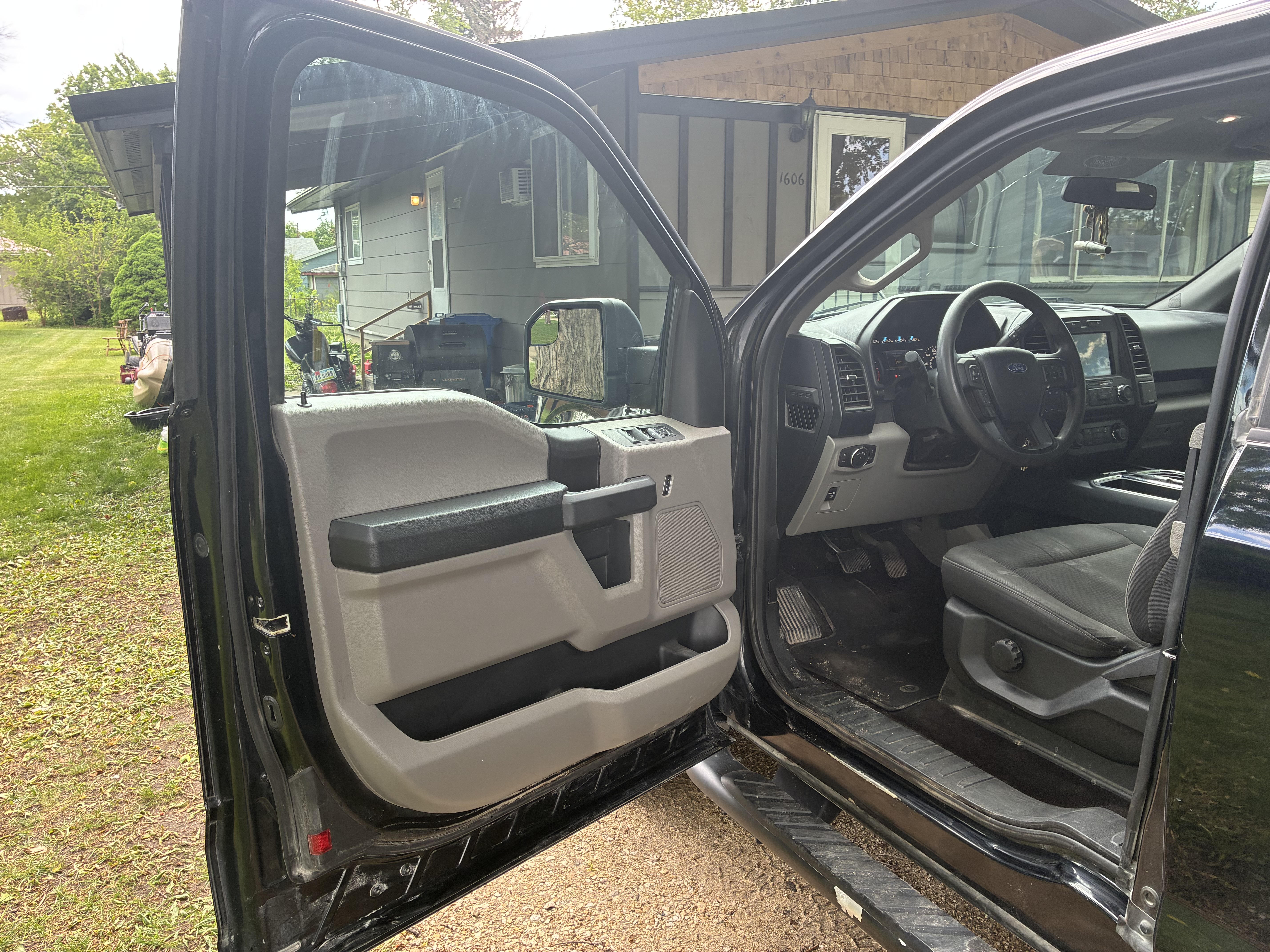Used 2018 Ford F150 XL w/ Equipment Group 101A Mid AWD/4WD image 2