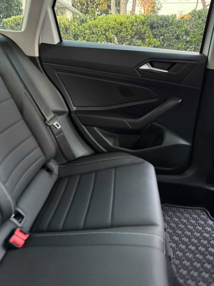Used 2023 Volkswagen Jetta SE FWD image 5