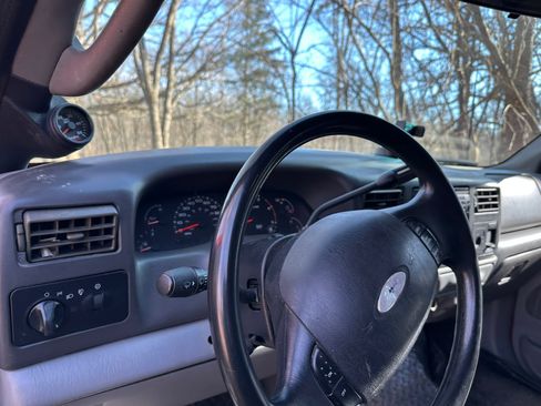 Used 2003 Ford F250 XLT image 6