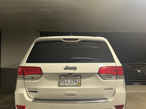 Used 2014 Jeep Grand Cherokee Limited w/ Luxury Group II image 2