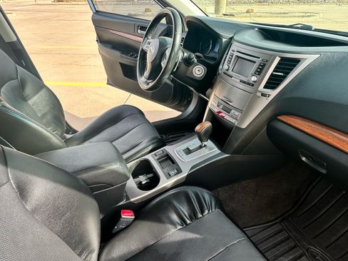 Used 2014 Subaru Outback 2.5i Limited w/ Moonroof Package image 9