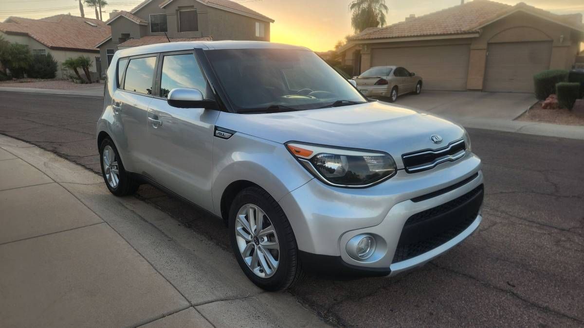 Used 2018 Kia Soul + FWD image 4