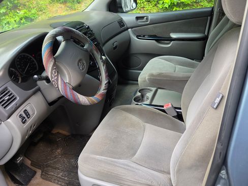 Used 2005 Toyota Sienna LE FWD image 5