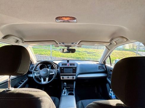 Used 2017 Subaru Outback 2.5i Premium image 17