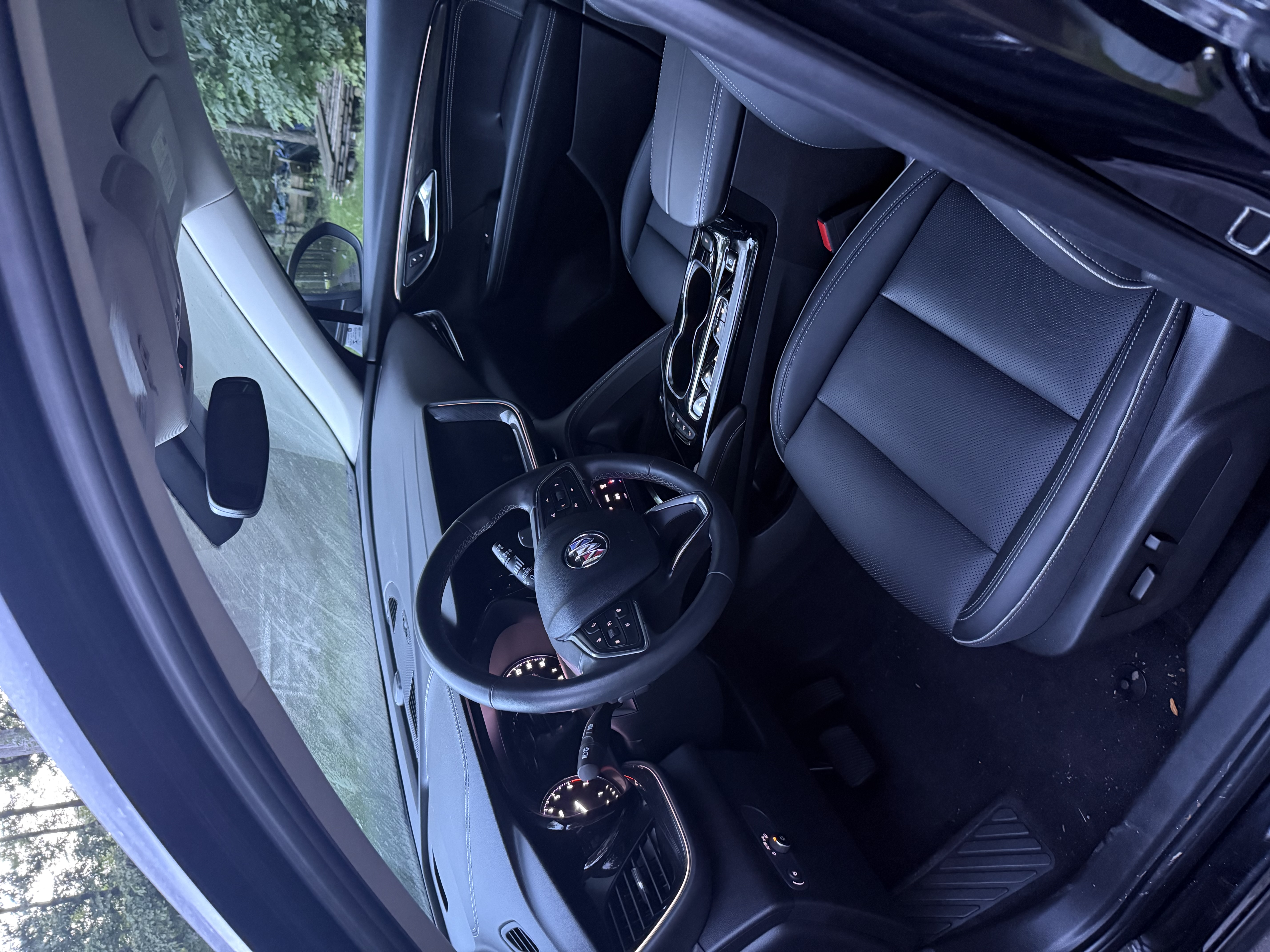 Used 2023 Buick Envision Essence AWD/4WD image 5