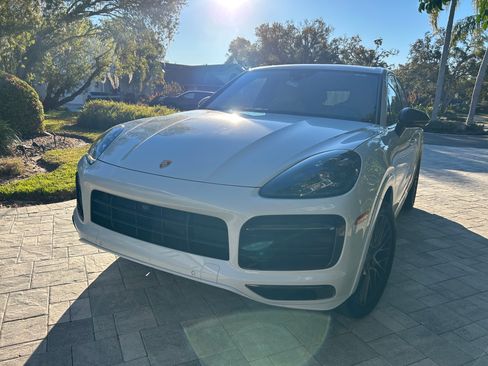 Used 2023 Porsche Cayenne Platinum Edition image 1