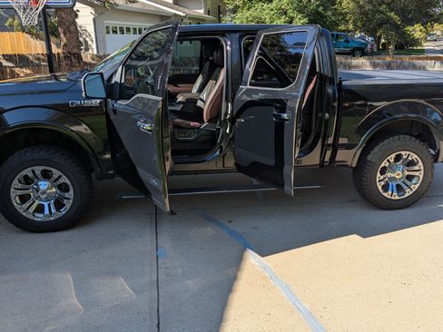 Used 2015 Ford F150 Platinum w/ Equipment Group 701A Luxury image 2