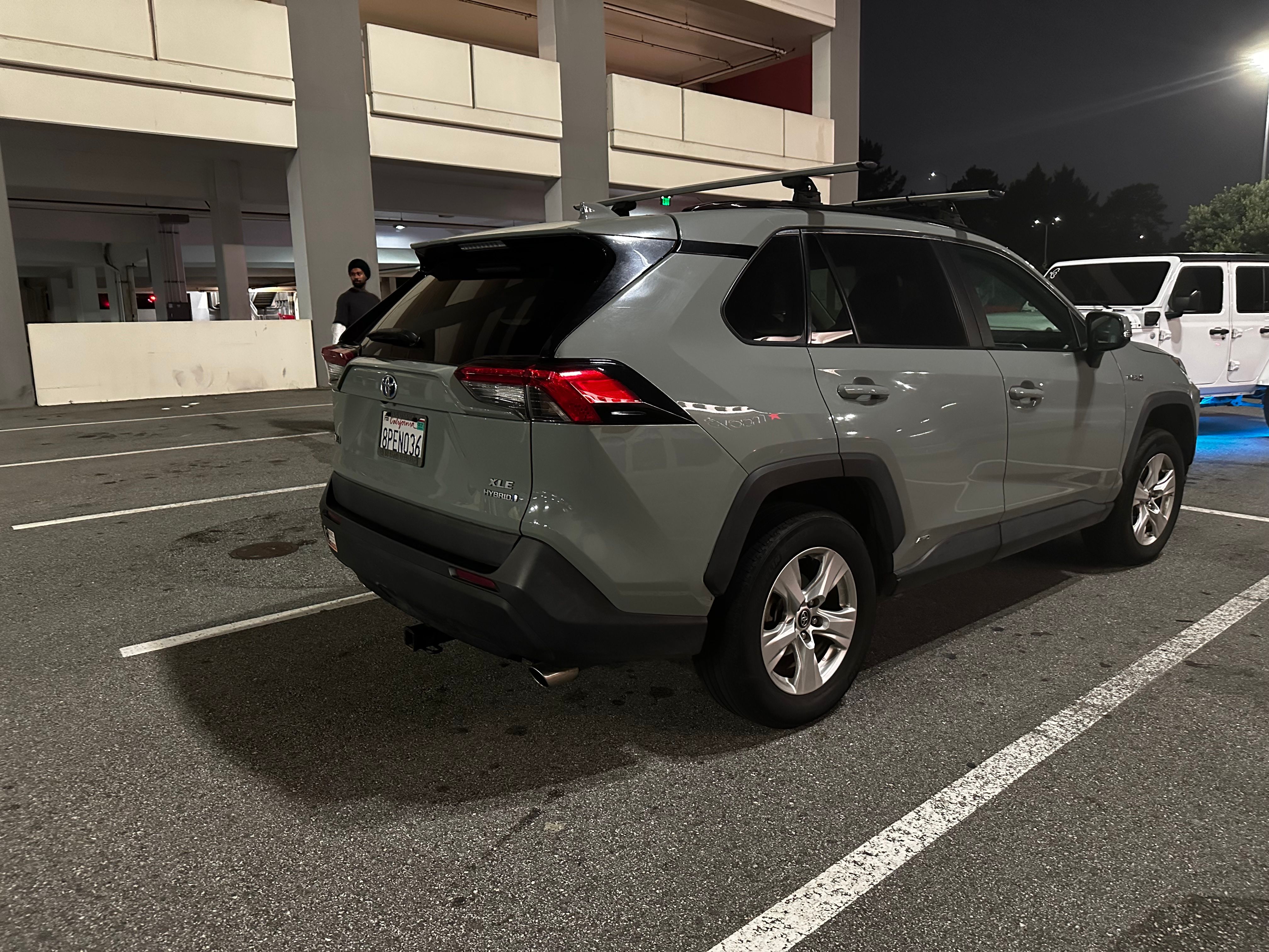 Used 2020 Toyota RAV4 XLE w/ Convenience Package AWD/4WD image 5