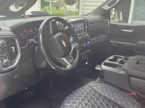 Used 2021 Chevrolet Silverado 1500 LT w/ Z71 Off-Road Package image 6